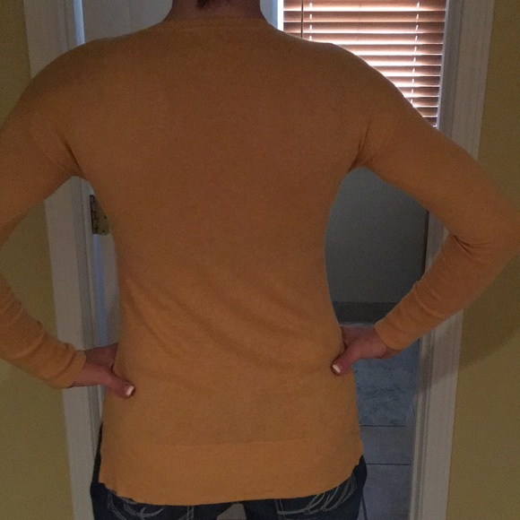 Mustard yellow sweater - Picture 2 of 4